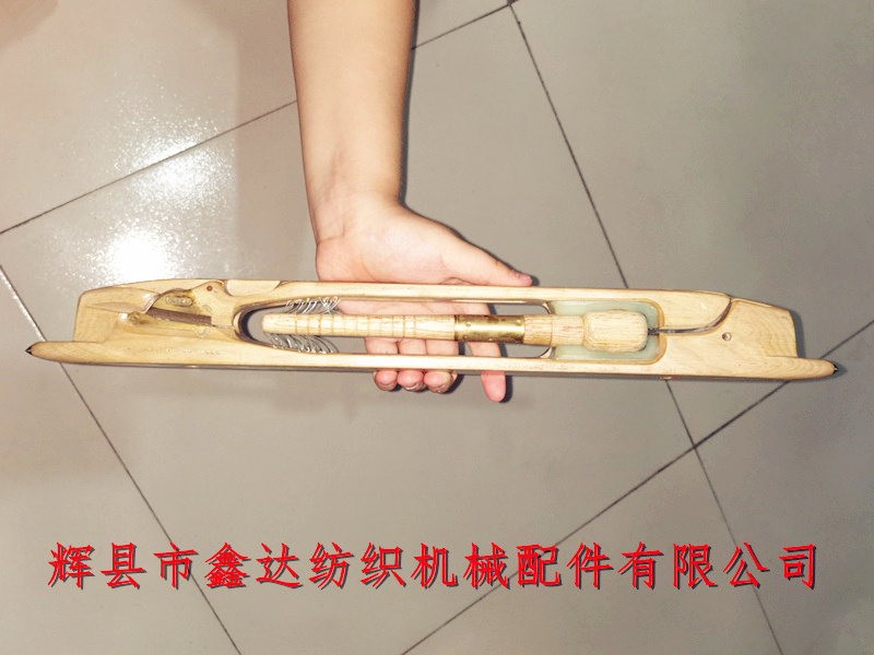 Offset head wooden shuttle machine shuttle